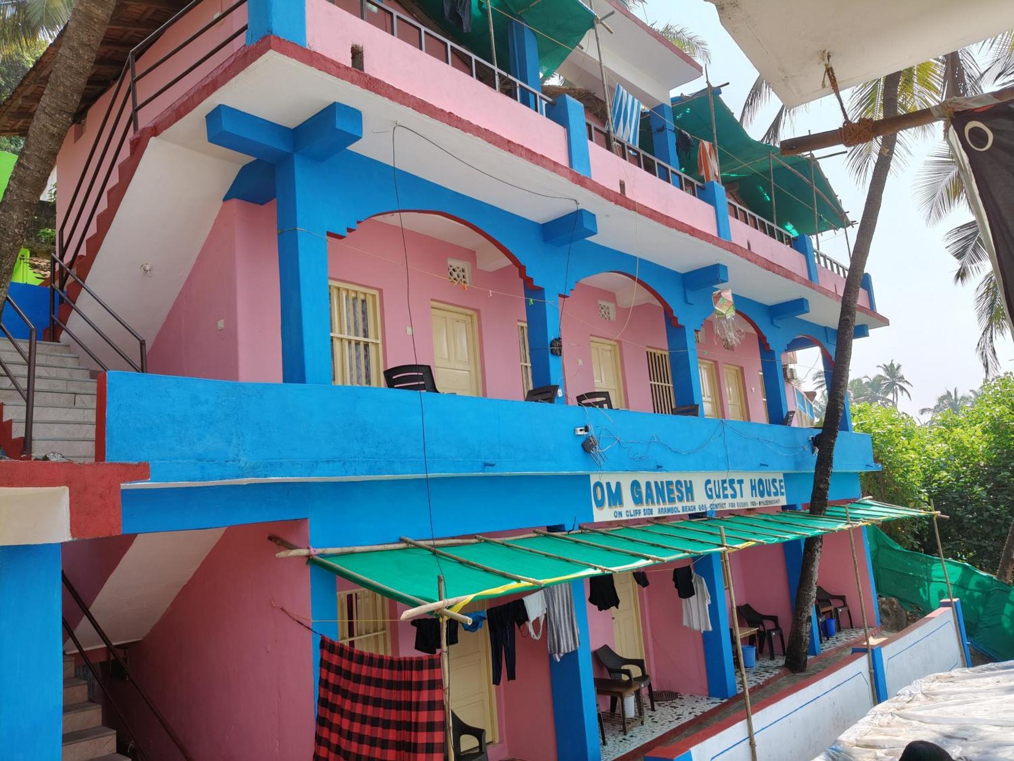 Om Ganesh Guest House Cliffside أرامبول الغرفة الصورة
