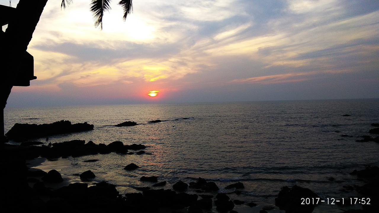 Om Ganesh Guest House Cliffside أرامبول المظهر الخارجي الصورة